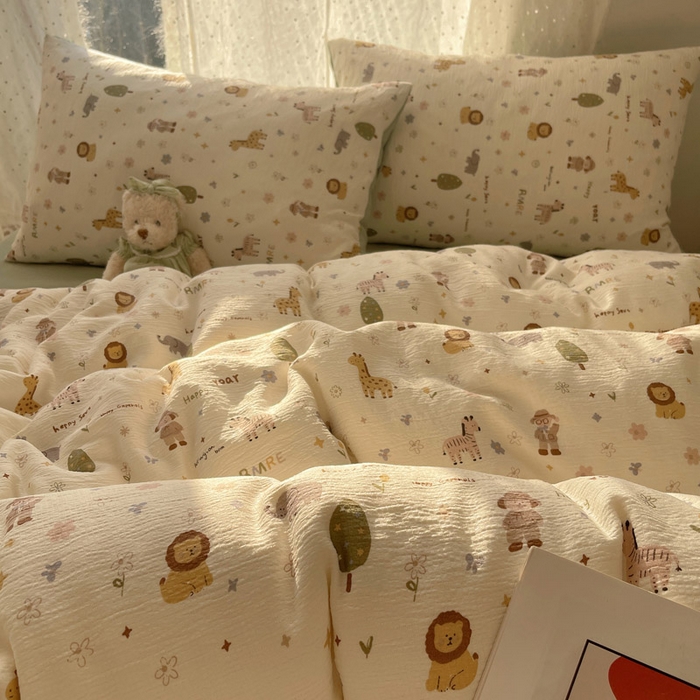 91家纺网 家纺一手货源 找家纺 贝扬思家纺 2025新款亲肤舒适甄选三层纱印花套件系列四件套 动物团团