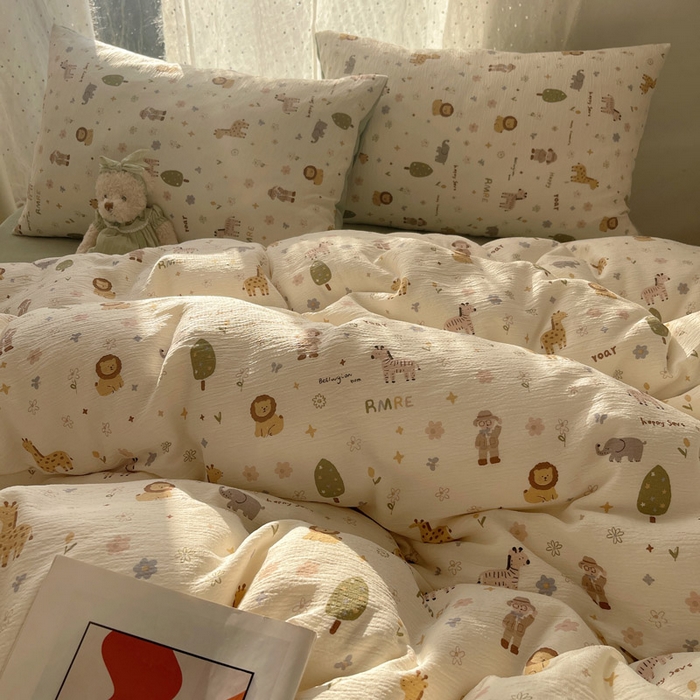 91家纺网 家纺一手货源 找家纺 贝扬思家纺 2025新款亲肤舒适甄选三层纱印花套件系列四件套 动物团团