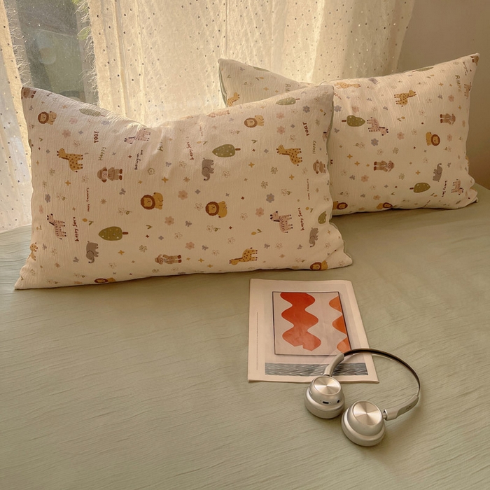 91家纺网 家纺一手货源 找家纺 贝扬思家纺 2025新款亲肤舒适甄选三层纱印花套件系列四件套 动物团团