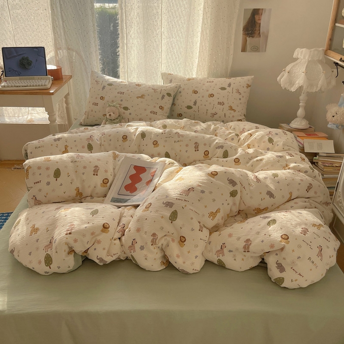 91家纺网 家纺一手货源 找家纺 贝扬思家纺 2025新款亲肤舒适甄选三层纱印花套件系列四件套 动物团团