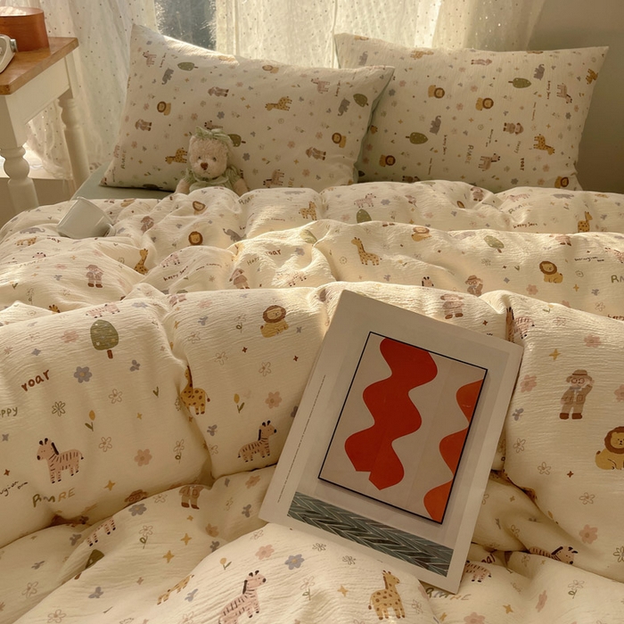 91家纺网 家纺一手货源 找家纺 贝扬思家纺 2025新款亲肤舒适甄选三层纱印花套件系列四件套 动物团团