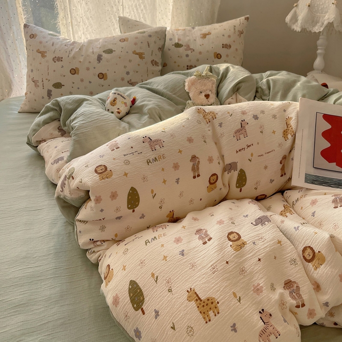 91家纺网 家纺一手货源 找家纺 贝扬思家纺 2025新款亲肤舒适甄选三层纱印花套件系列四件套 动物团团