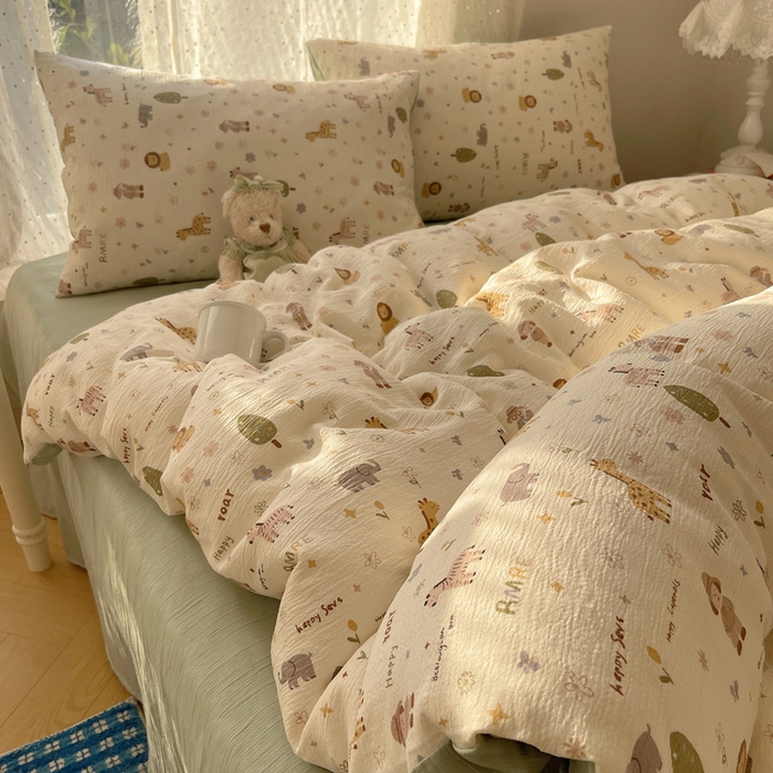 91家纺网 家纺一手货源 找家纺 贝扬思家纺 2025新款亲肤舒适甄选三层纱印花套件系列四件套 动物团团