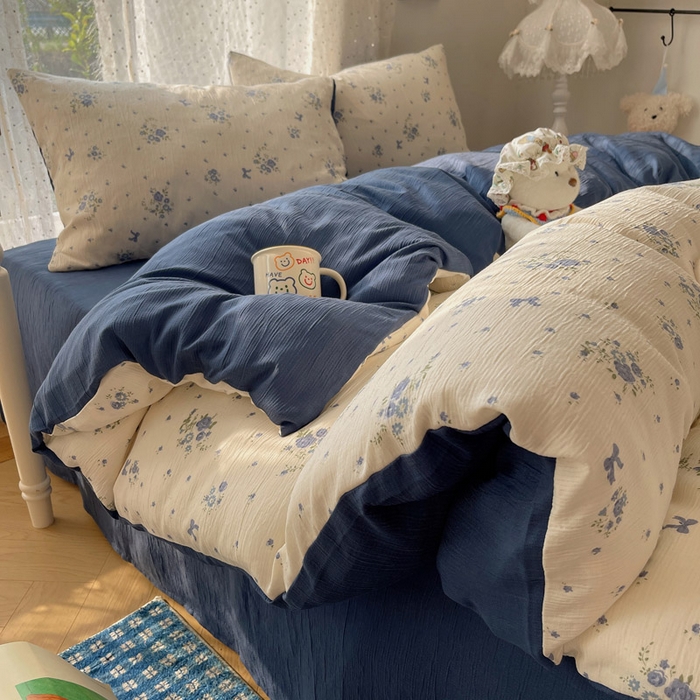 91家纺网 家纺一手货源 找家纺 贝扬思家纺 2025新款亲肤舒适甄选三层纱印花套件系列四件套 贩卖夏风-蓝