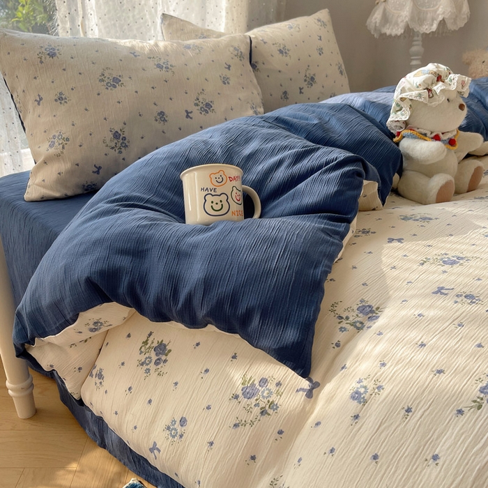 91家纺网 家纺一手货源 找家纺 贝扬思家纺 2025新款亲肤舒适甄选三层纱印花套件系列四件套 贩卖夏风-蓝