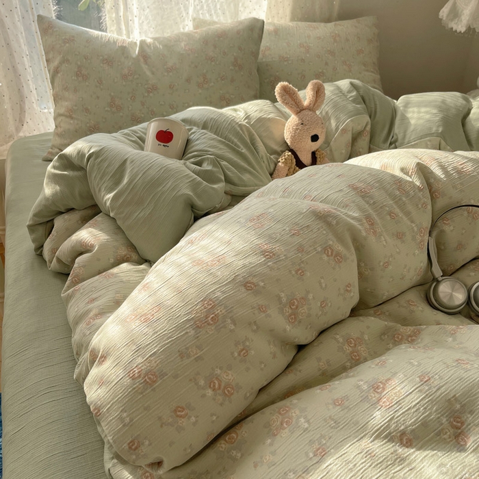 91家纺网 家纺一手货源 找家纺 贝扬思家纺 2025新款亲肤舒适甄选三层纱印花套件系列四件套 玫瑰夜-绿