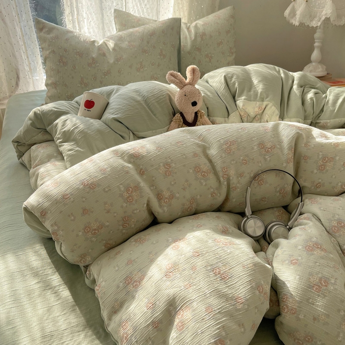 91家纺网 家纺一手货源 找家纺 贝扬思家纺 2025新款亲肤舒适甄选三层纱印花套件系列四件套 玫瑰夜-绿