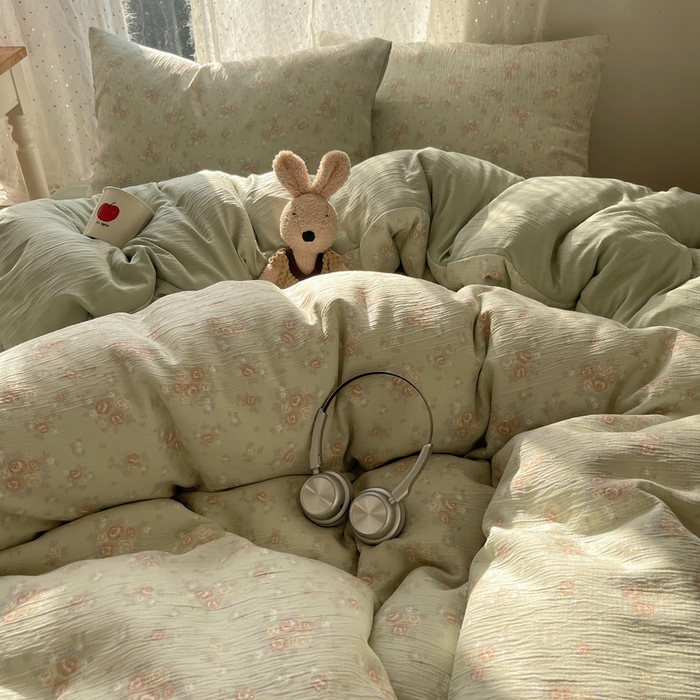 91家纺网 家纺一手货源 找家纺 贝扬思家纺 2025新款亲肤舒适甄选三层纱印花套件系列四件套 玫瑰夜-绿