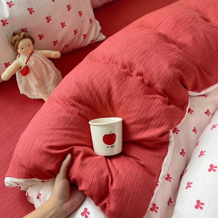 91家纺网 家纺一手货源 找家纺 贝扬思家纺 2025新款亲肤舒适甄选三层纱印花套件系列四件套 莓果结