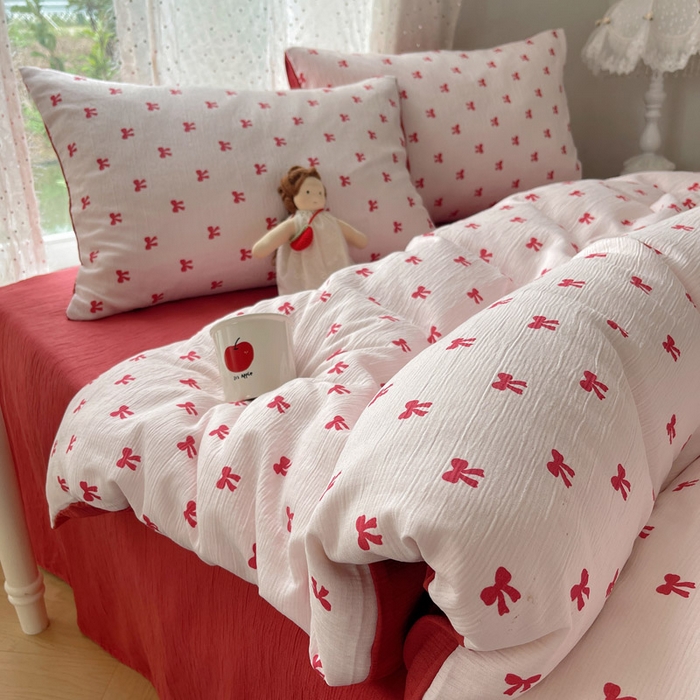 91家纺网 家纺一手货源 找家纺 贝扬思家纺 2025新款亲肤舒适甄选三层纱印花套件系列四件套 莓果结