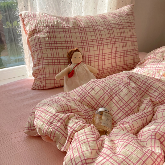 91家纺网 家纺一手货源 找家纺 贝扬思家纺 2025新款亲肤舒适甄选三层纱印花套件系列四件套 梅森粉