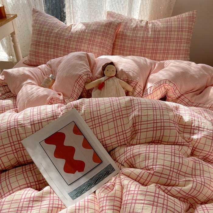 91家纺网 家纺一手货源 找家纺 贝扬思家纺 2025新款亲肤舒适甄选三层纱印花套件系列四件套 梅森粉