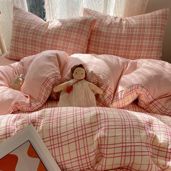 91家纺网 家纺一手货源 找家纺 贝扬思家纺 2025新款亲肤舒适甄选三层纱印花套件系列四件套 梅森粉