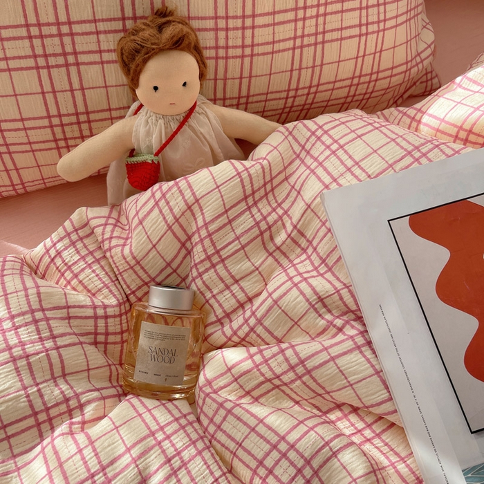 91家纺网 家纺一手货源 找家纺 贝扬思家纺 2025新款亲肤舒适甄选三层纱印花套件系列四件套 梅森粉