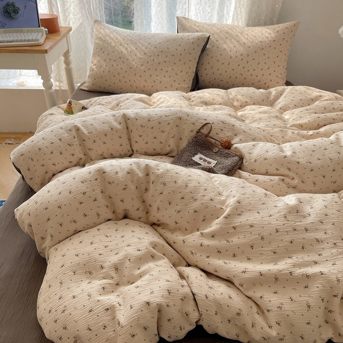 91家纺网 家纺一手货源 找家纺 贝扬思家纺 2025新款亲肤舒适甄选三层纱印花套件系列四件套 莫奈-咖