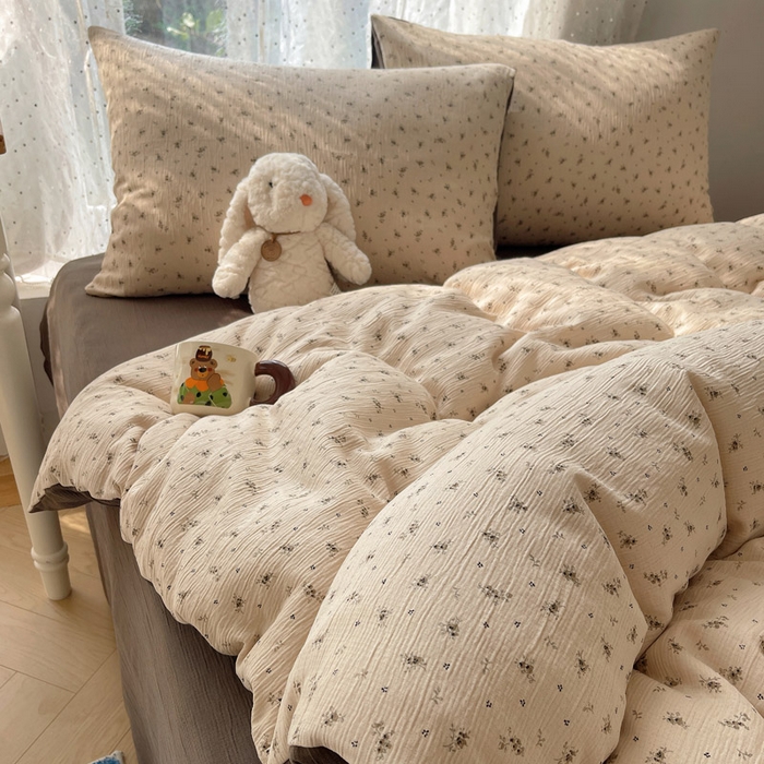 91家纺网 家纺一手货源 找家纺 贝扬思家纺 2025新款亲肤舒适甄选三层纱印花套件系列四件套 莫奈-咖