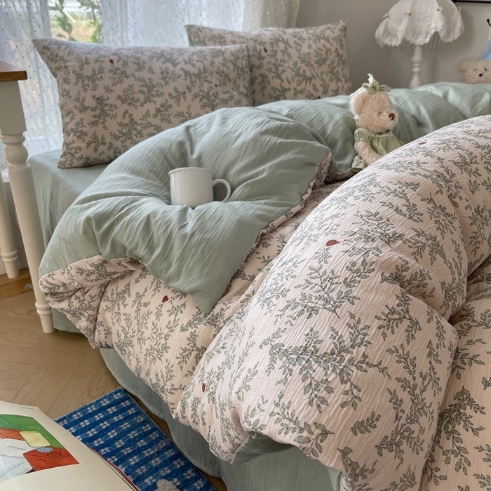 91家纺网 家纺一手货源 找家纺 贝扬思家纺 2025新款亲肤舒适甄选三层纱印花套件系列四件套 秋月梨