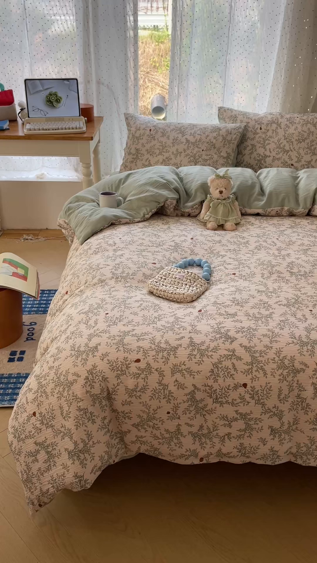 91家纺网 家纺一手货源 找家纺 贝扬思家纺 2025新款亲肤舒适甄选三层纱印花套件系列四件套 秋月梨