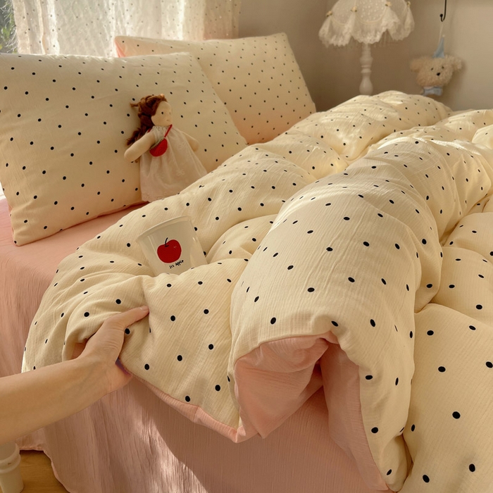 91家纺网 家纺一手货源 找家纺 贝扬思家纺 2025新款亲肤舒适甄选三层纱印花套件系列四件套 小黑豆