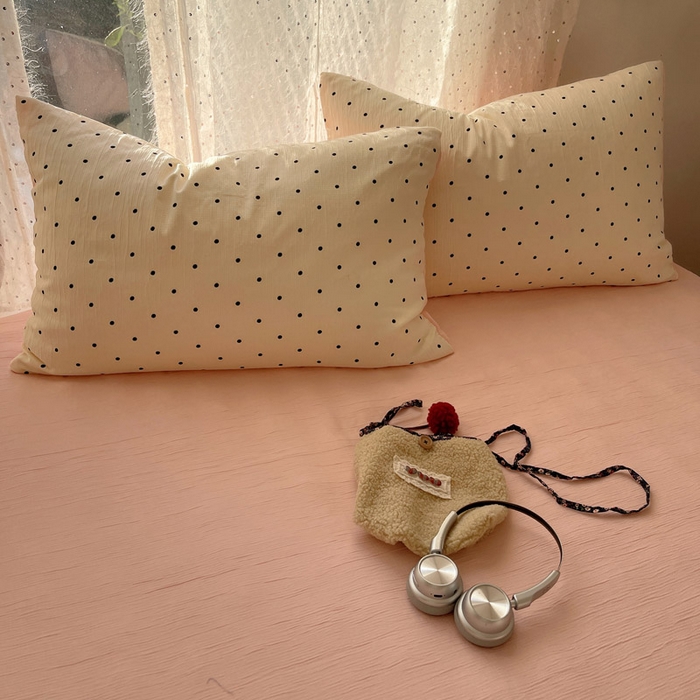 91家纺网 家纺一手货源 找家纺 贝扬思家纺 2025新款亲肤舒适甄选三层纱印花套件系列四件套 小黑豆