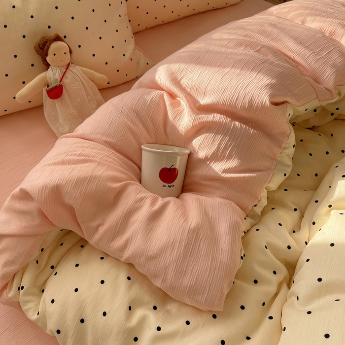 91家纺网 家纺一手货源 找家纺 贝扬思家纺 2025新款亲肤舒适甄选三层纱印花套件系列四件套 小黑豆