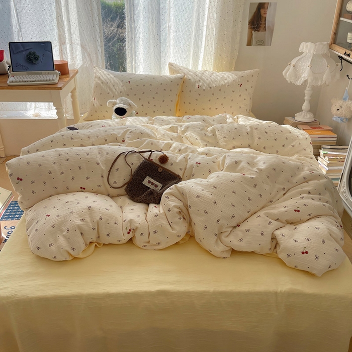 91家纺网 家纺一手货源 找家纺 贝扬思家纺 2025新款亲肤舒适甄选三层纱印花套件系列四件套 樱桃蝴蝶