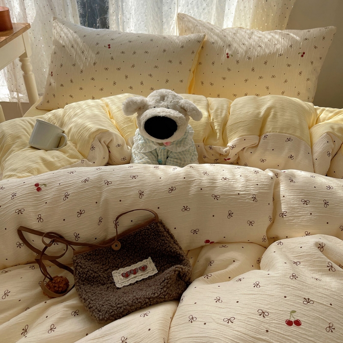 91家纺网 家纺一手货源 找家纺 贝扬思家纺 2025新款亲肤舒适甄选三层纱印花套件系列四件套 樱桃蝴蝶