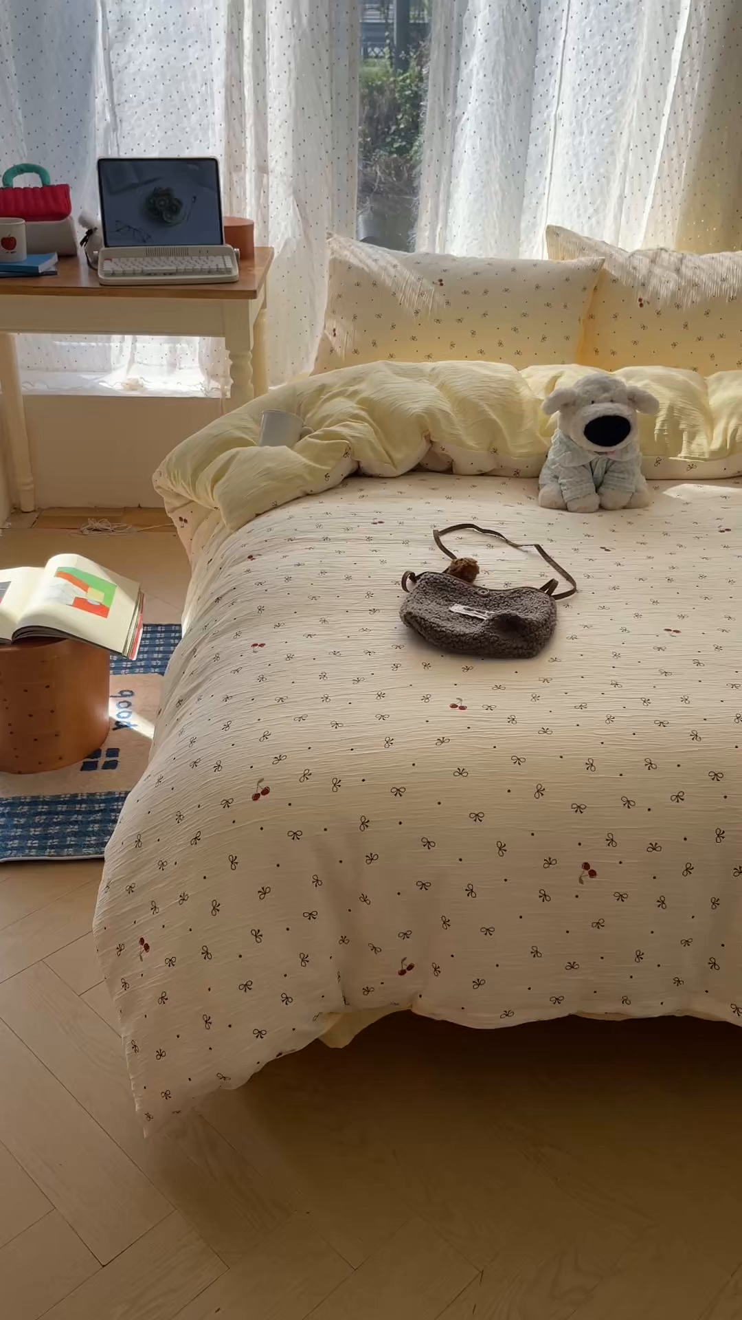 91家纺网 家纺一手货源 找家纺 贝扬思家纺 2025新款亲肤舒适甄选三层纱印花套件系列四件套 樱桃蝴蝶