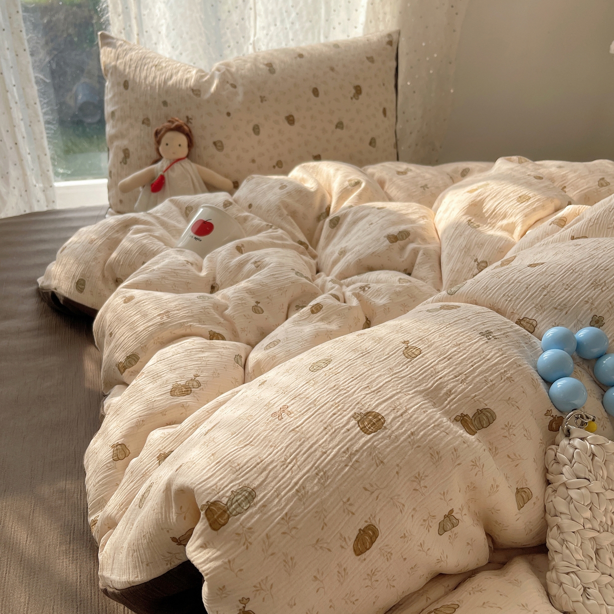 91家纺网 家纺一手货源 找家纺 贝扬思家纺 2025新款亲肤舒适甄选三层纱印花套件系列四件套 南瓜派