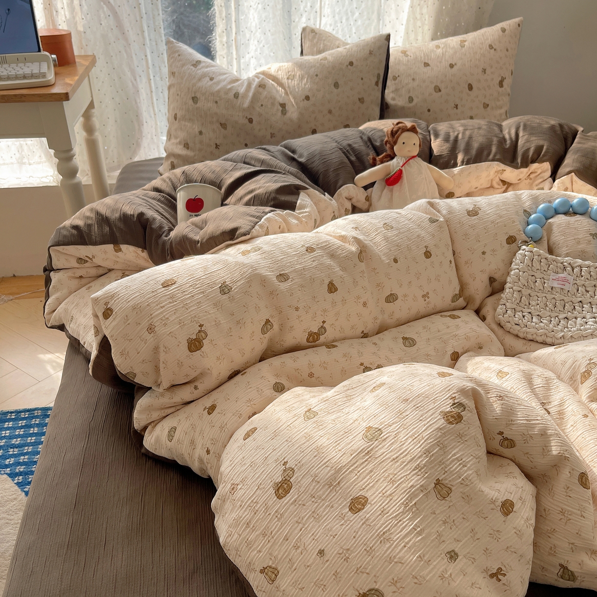 91家纺网 家纺一手货源 找家纺 贝扬思家纺 2025新款亲肤舒适甄选三层纱印花套件系列四件套 南瓜派