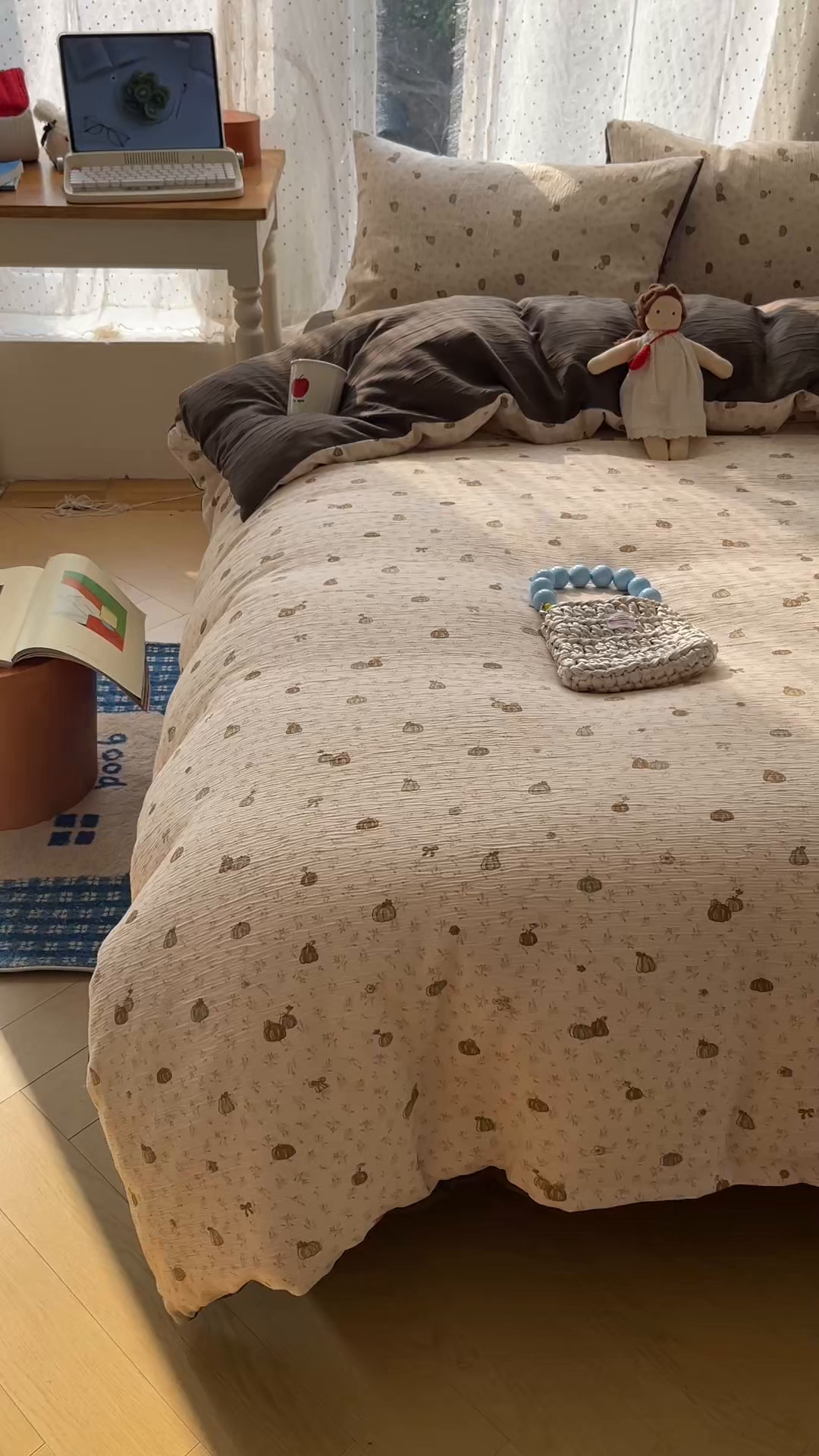 91家纺网 家纺一手货源 找家纺 贝扬思家纺 2025新款亲肤舒适甄选三层纱印花套件系列四件套 南瓜派