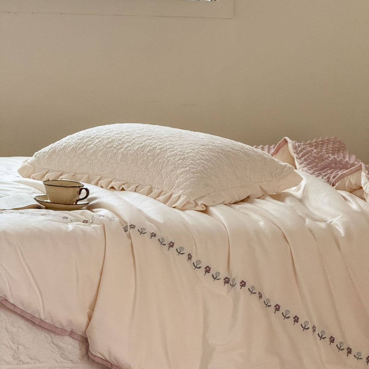 91家纺网 家纺一手货源 找家纺 （总）汇庭 2025秋冬新款铃兰之音绒床盖三件套