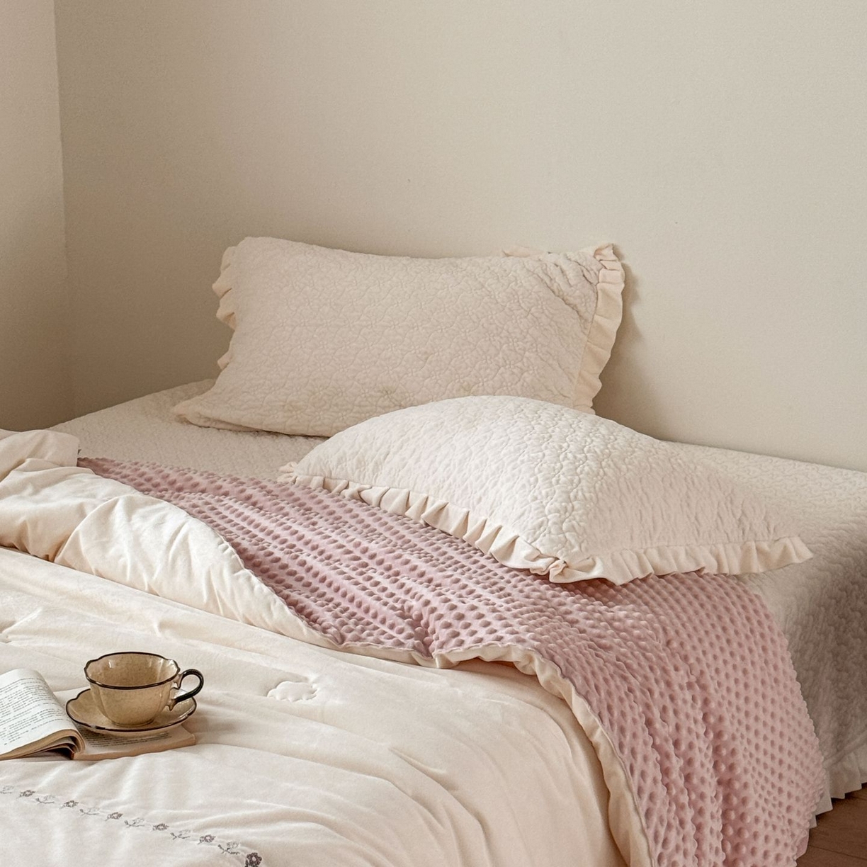 91家纺网 家纺一手货源 找家纺 （总）汇庭 2025秋冬新款铃兰之音绒床盖三件套