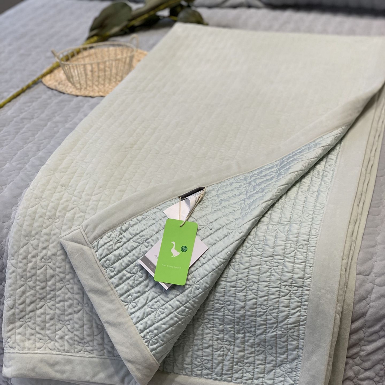 91家纺网 家纺一手货源 找家纺 汇庭 2025新款雪花绒单床盖床盖单件 雪花绿