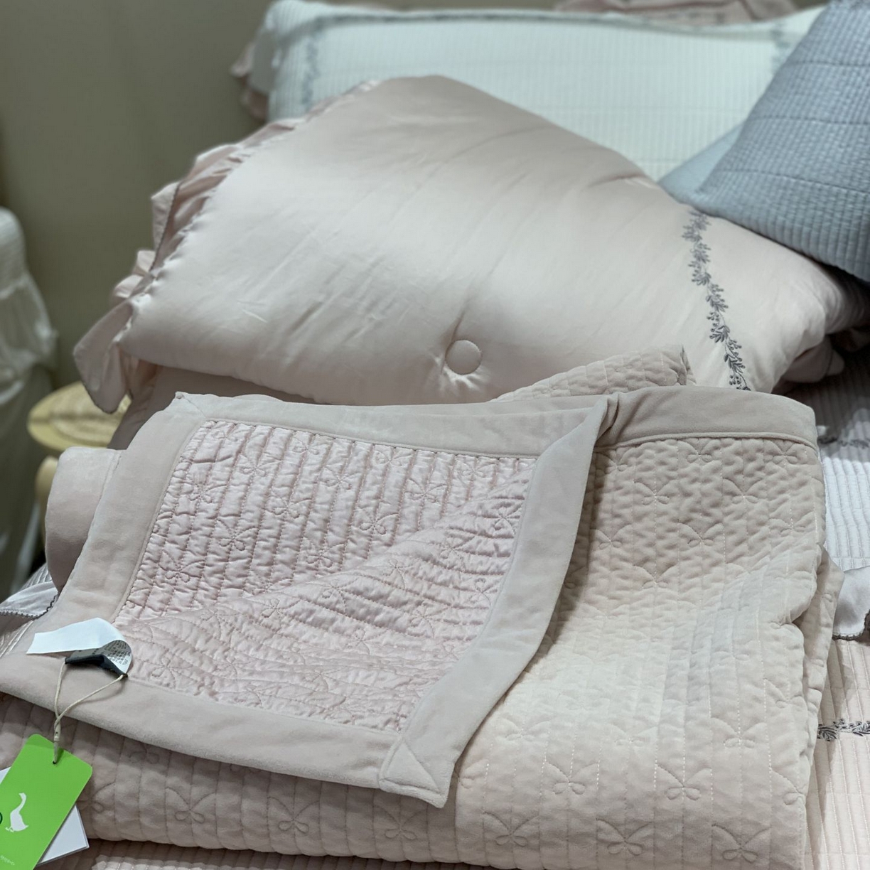 91家纺网 家纺一手货源 找家纺 汇庭 2025新款雪花绒单床盖床盖单件 雪花黛粉