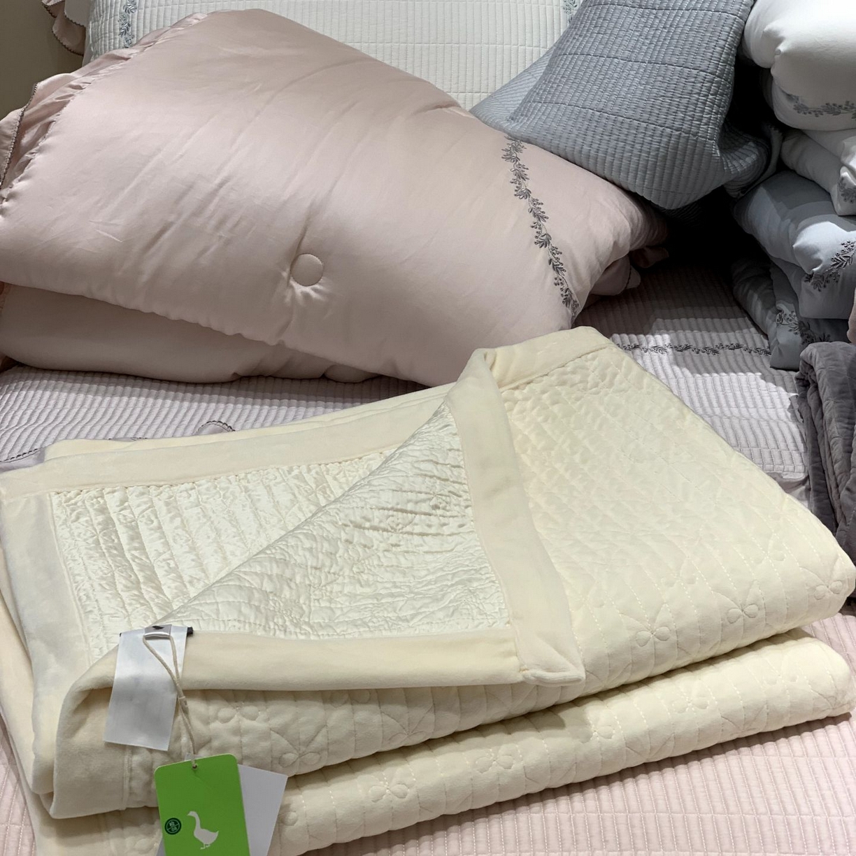 91家纺网 家纺一手货源 找家纺 汇庭 2025新款雪花绒单床盖床盖单件 雪花白