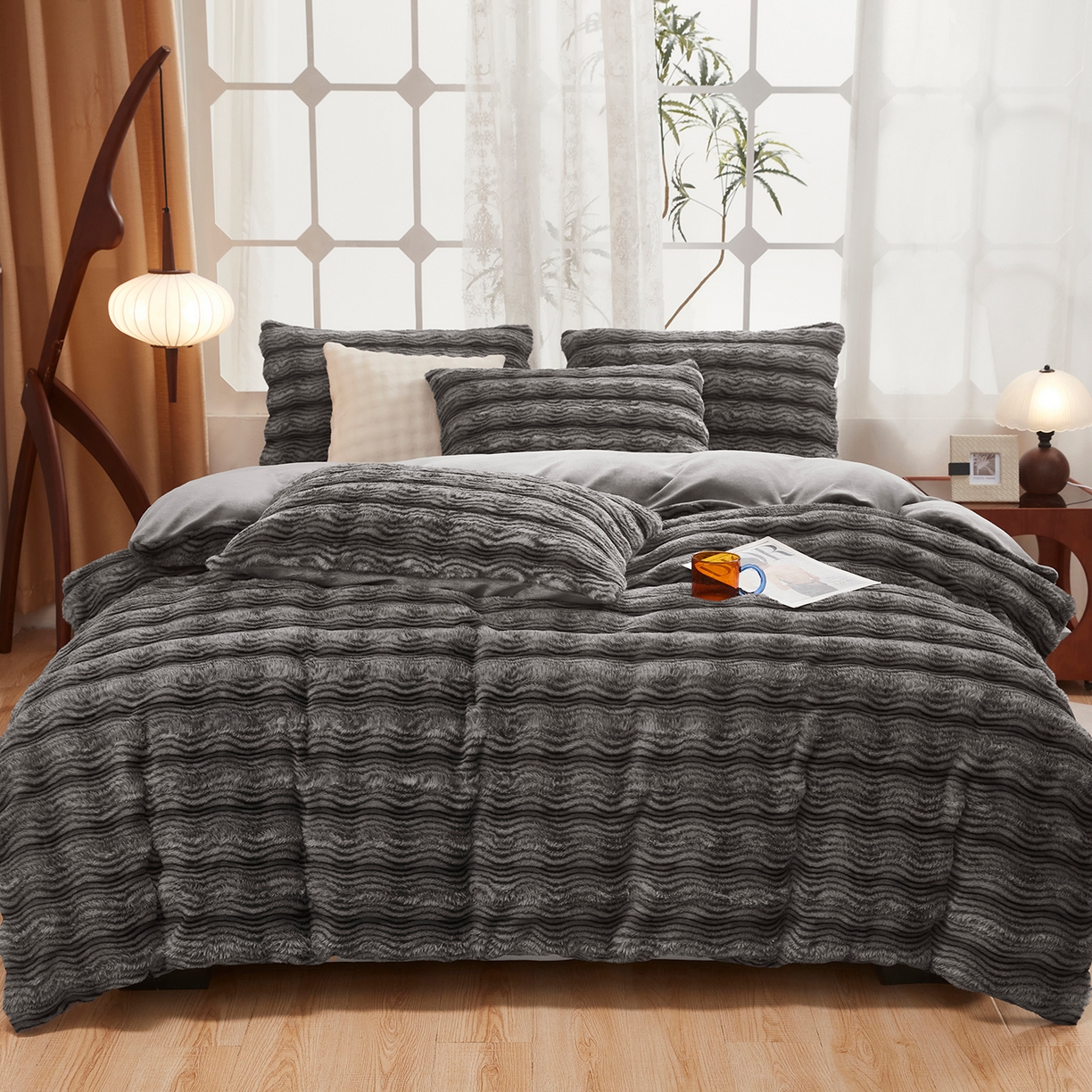 91家纺网 家纺一手货源 找家纺 乐居家纺 2025新款加厚兔毛绒纯色四件套套件系列 波纹-云雾深灰