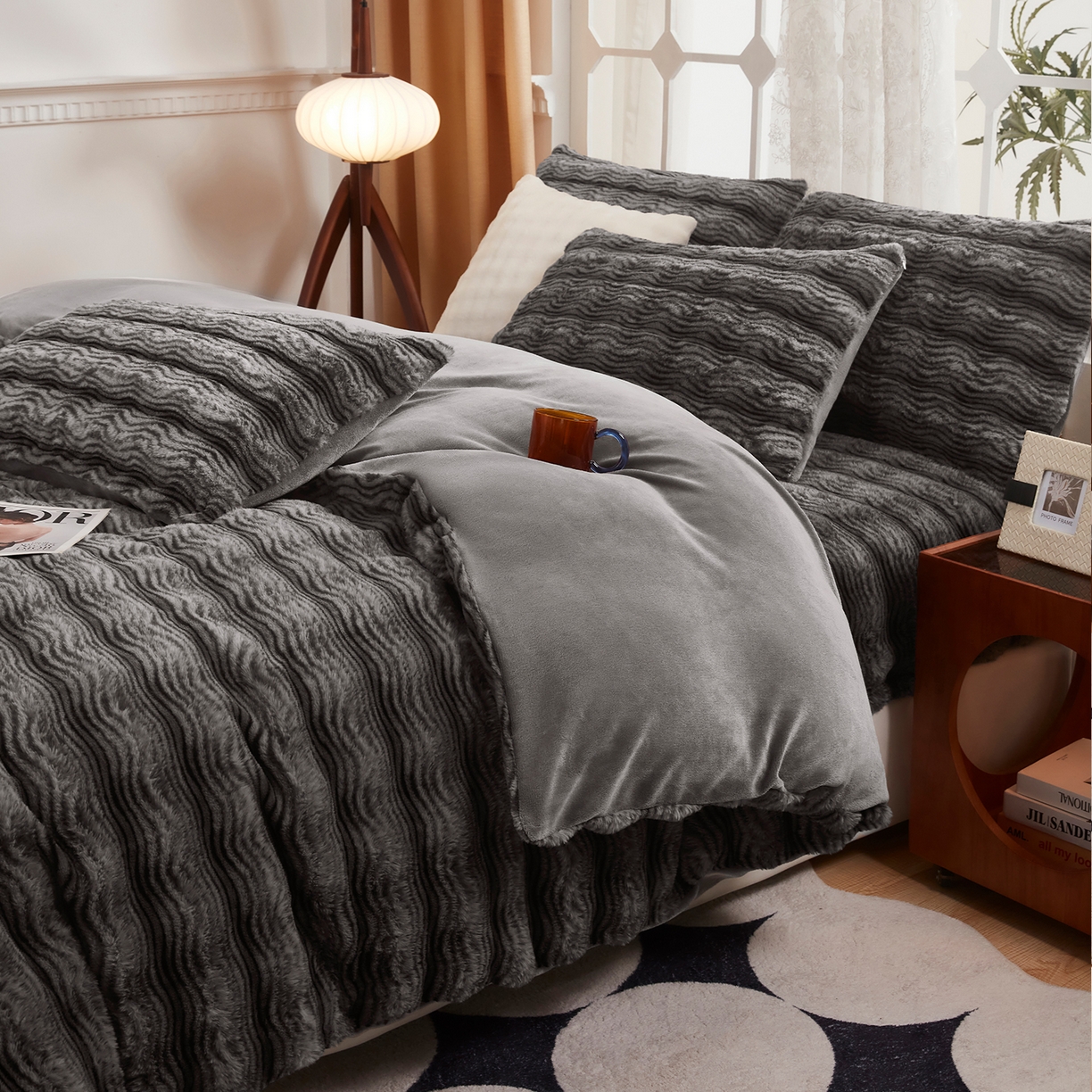 91家纺网 家纺一手货源 找家纺 乐居家纺 2025新款加厚兔毛绒纯色四件套套件系列 波纹-云雾深灰
