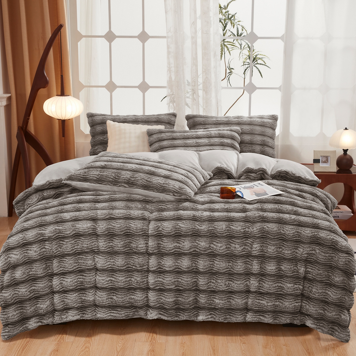 91家纺网 家纺一手货源 找家纺 乐居家纺 2025新款加厚兔毛绒纯色四件套套件系列 波纹-云雾浅灰