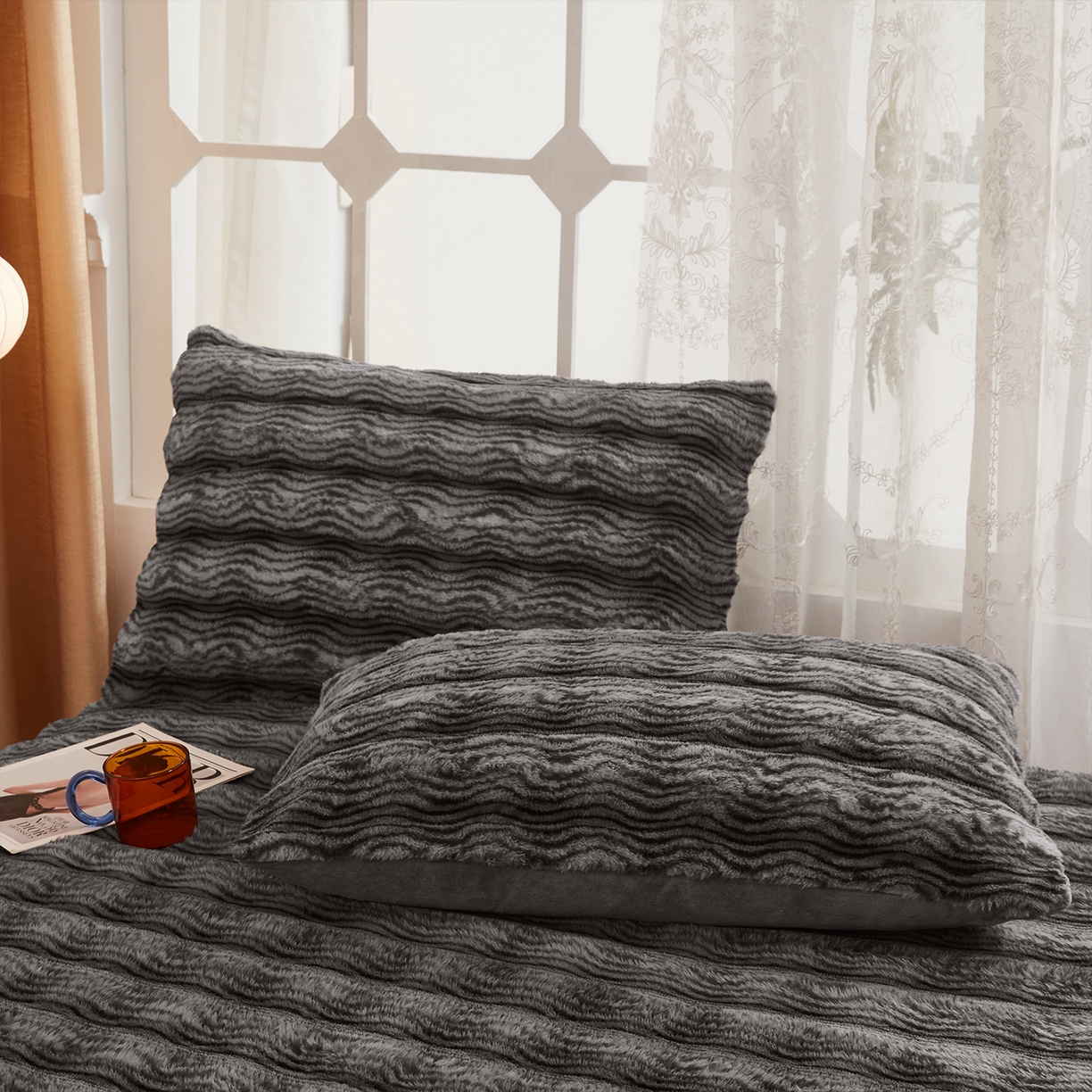 91家纺网 家纺一手货源 找家纺 乐居家纺 2025新款加厚兔毛绒纯色四件套套件系列 波纹-云雾深灰