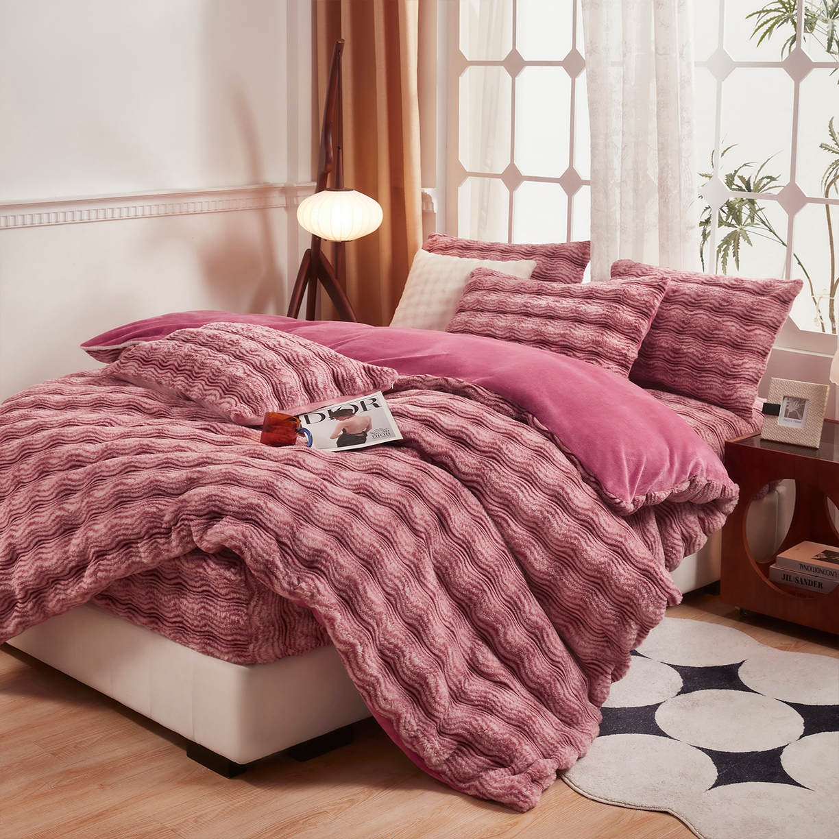 91家纺网 家纺一手货源 找家纺 乐居家纺 2025新款加厚兔毛绒纯色四件套套件系列 波纹云雾-嫣红