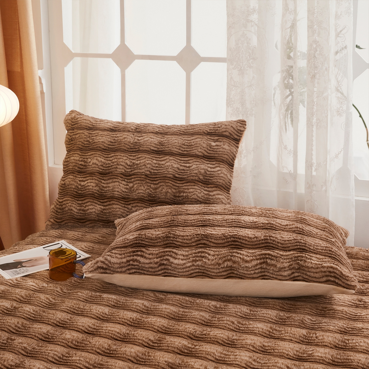 91家纺网 家纺一手货源 找家纺 乐居家纺 2025新款加厚兔毛绒纯色四件套套件系列 波纹-云雾棕