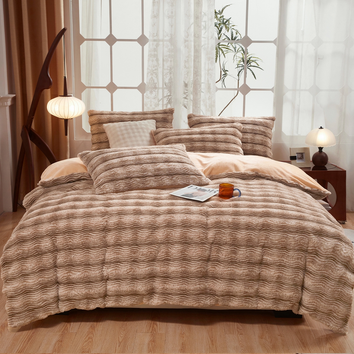 91家纺网 家纺一手货源 找家纺 乐居家纺 2025新款加厚兔毛绒纯色四件套套件系列 波纹-云雾咖