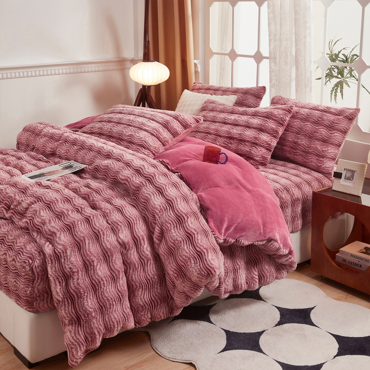 91家纺网 家纺一手货源 找家纺 乐居家纺 2025新款加厚兔毛绒纯色四件套套件系列 波纹云雾-嫣红