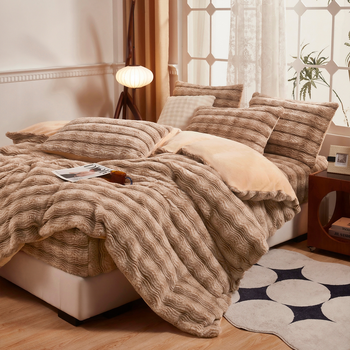 91家纺网 家纺一手货源 找家纺 乐居家纺 2025新款加厚兔毛绒纯色四件套套件系列 波纹-云雾咖