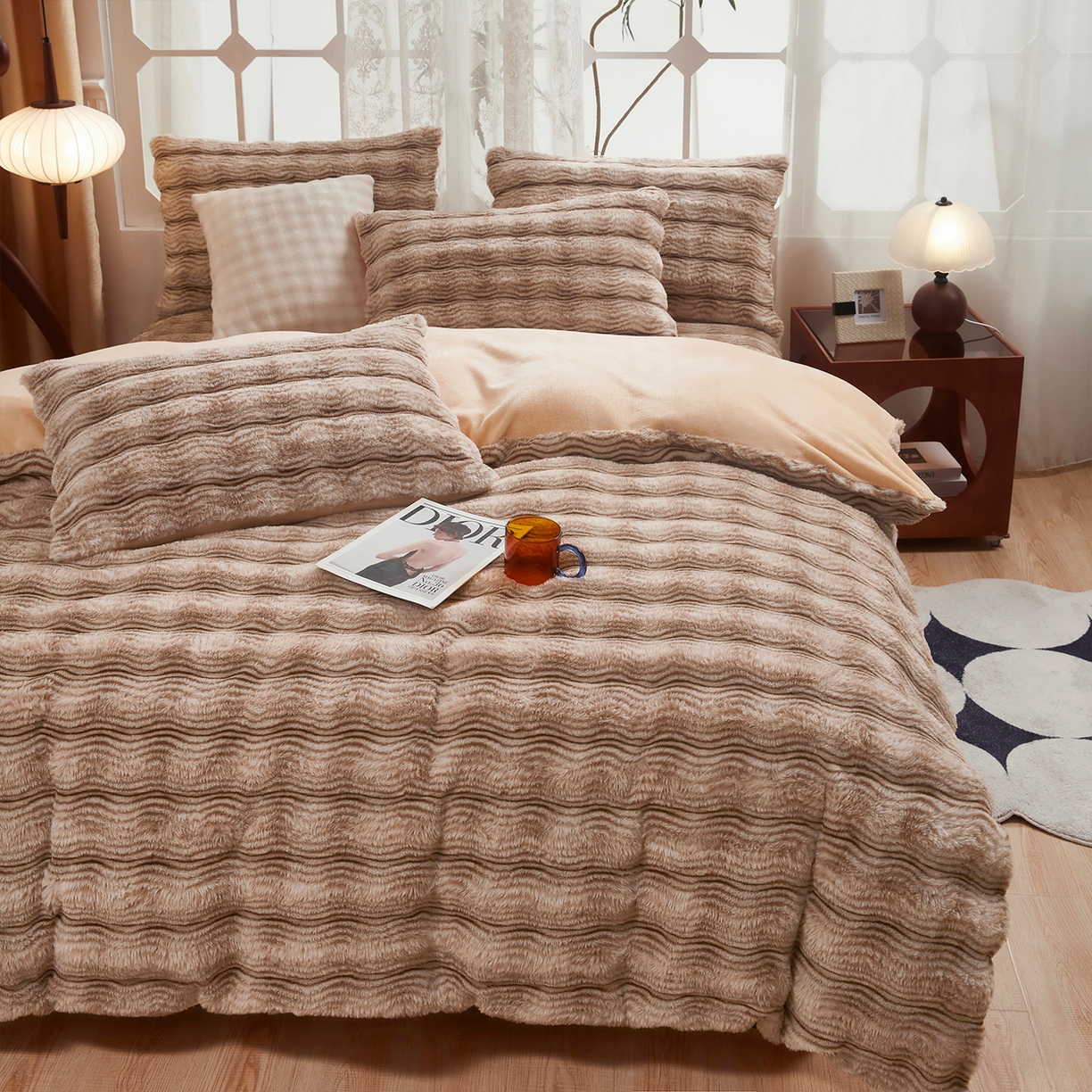 91家纺网 家纺一手货源 找家纺 乐居家纺 2025新款加厚兔毛绒纯色四件套套件系列 波纹-云雾咖