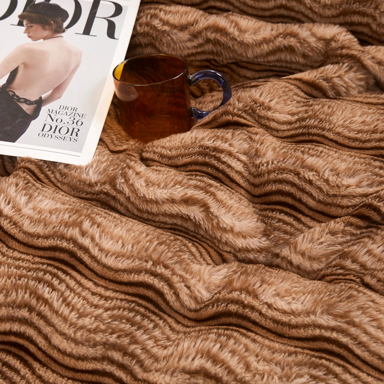 91家纺网 家纺一手货源 找家纺 乐居家纺 2025新款加厚兔毛绒纯色四件套套件系列 波纹-云雾棕