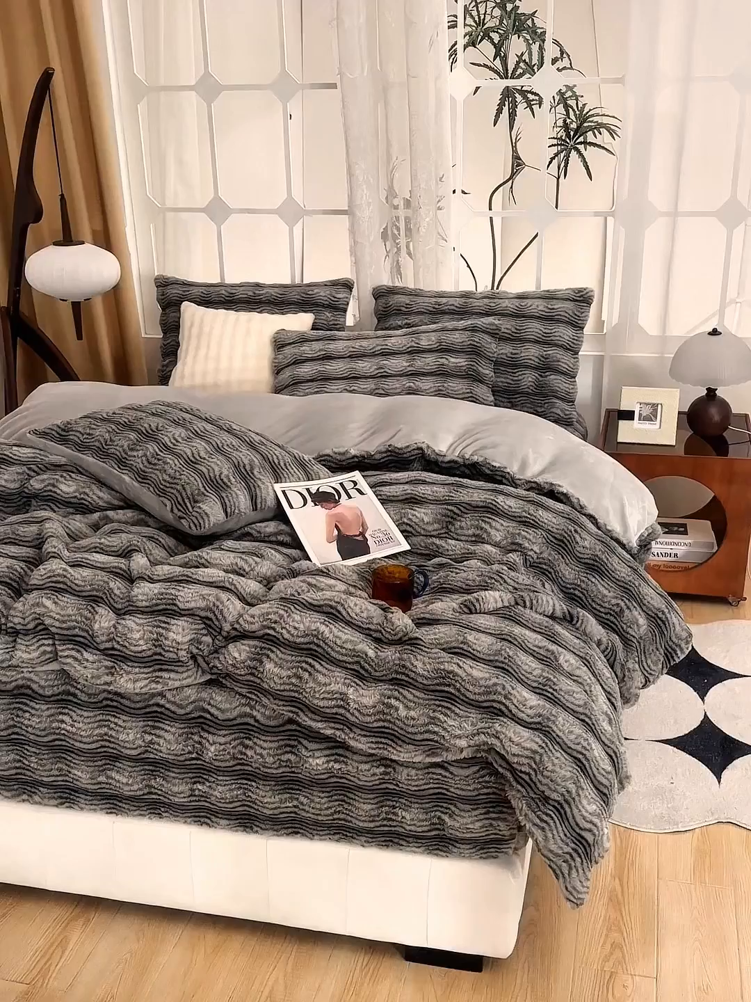 91家纺网 家纺一手货源 找家纺 乐居家纺 2025新款加厚兔毛绒纯色四件套套件系列 波纹-云雾浅灰