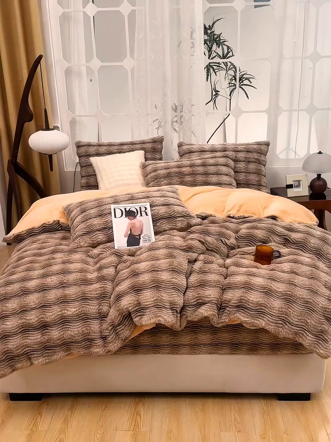 91家纺网 家纺一手货源 找家纺 乐居家纺 2025新款加厚兔毛绒纯色四件套套件系列 波纹-云雾咖