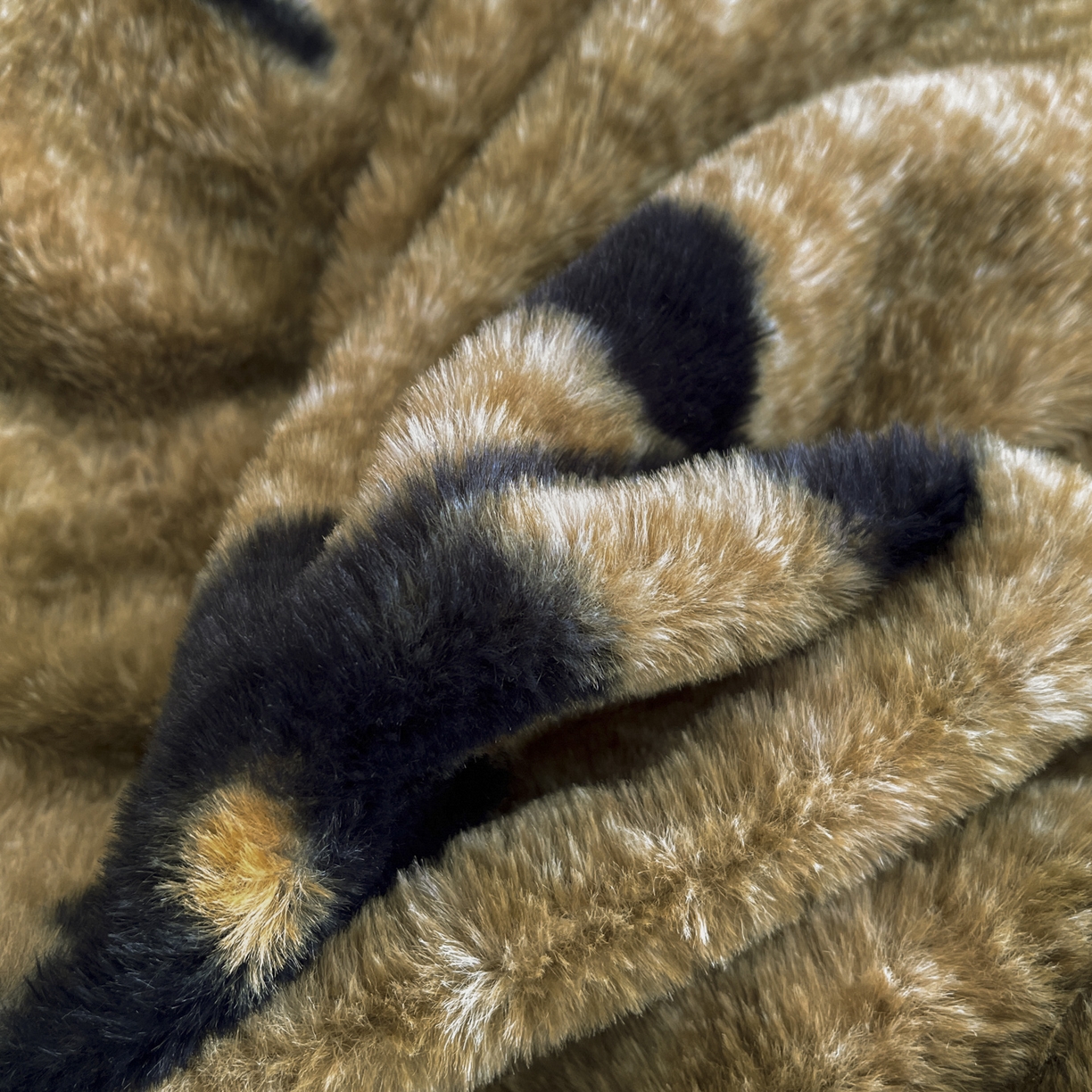 91家纺网 家纺一手货源 找家纺 恋尚 2025新款懒兔毛绒夹棉牛奶绒床笠式床裙四件套（控价238元起） 花慕